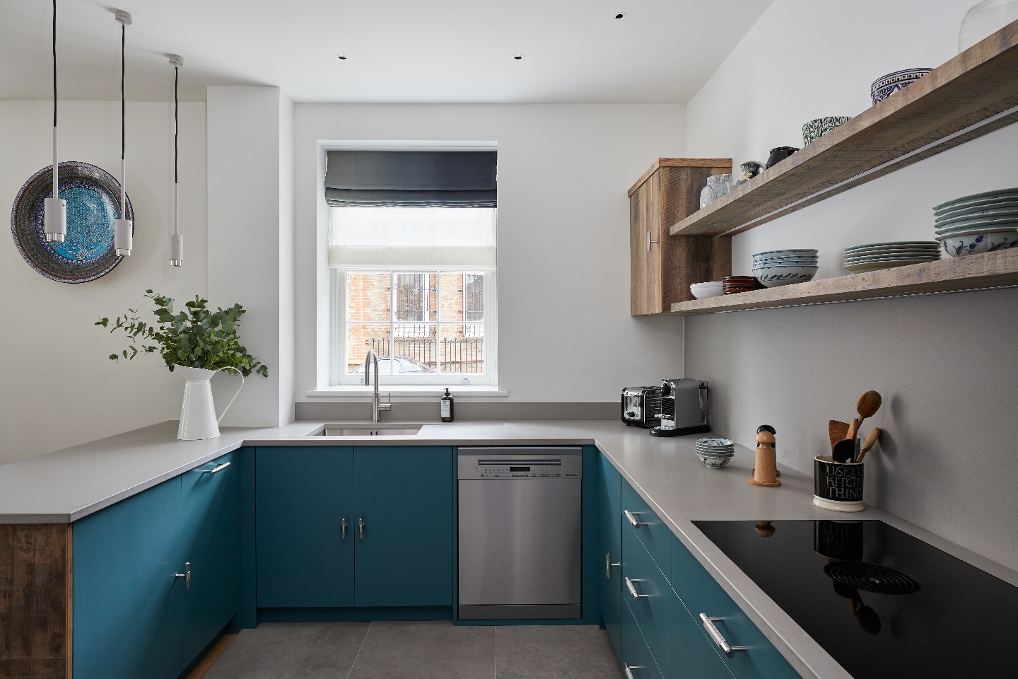 New kitchen in Swan Cottage using Caesarstone 4004 Raw Concrete worktop 