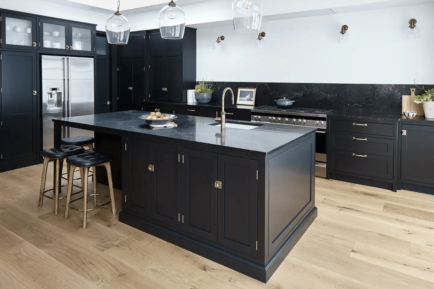 caesarstone-kate-feather-vanilla-noir-02