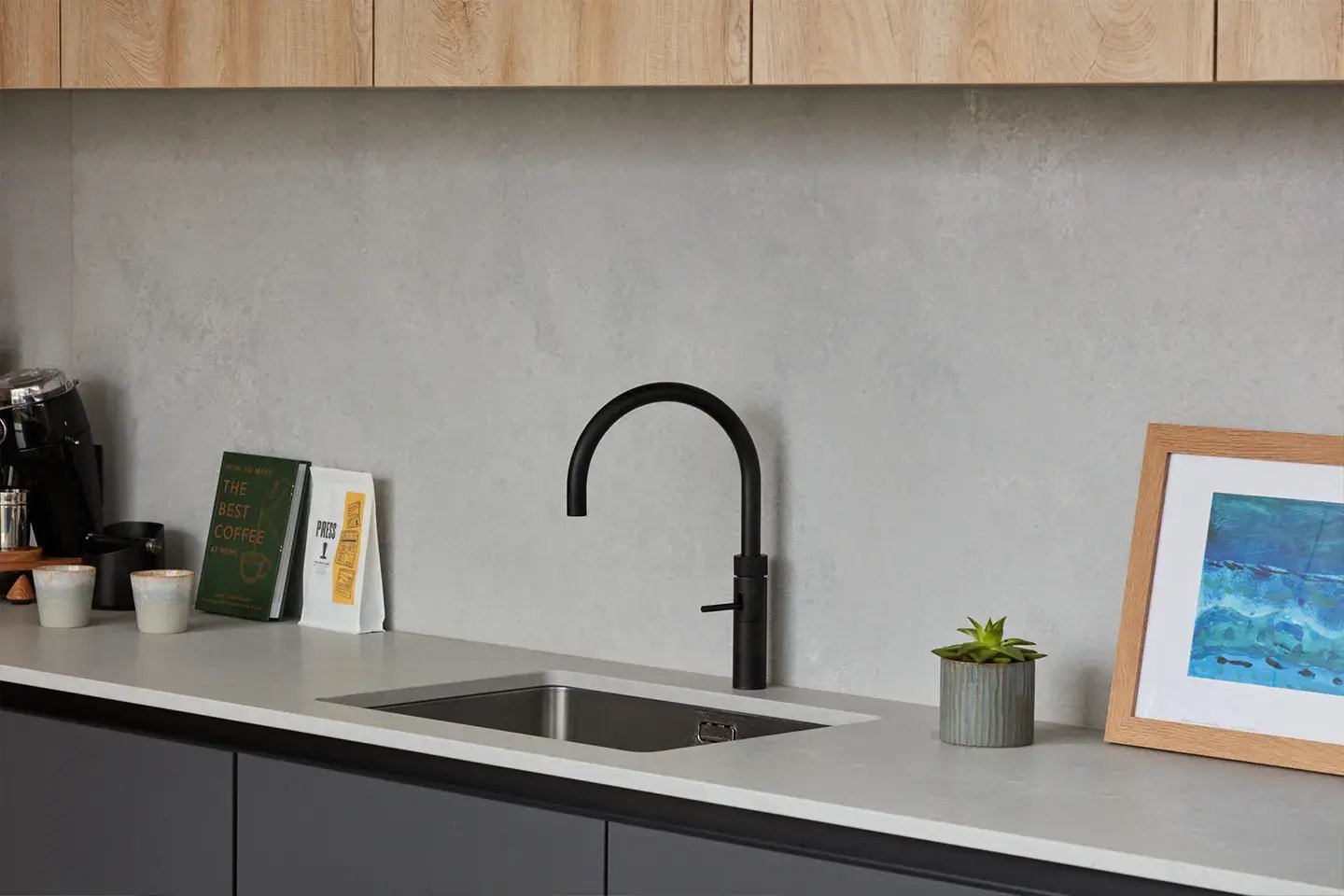 Close-up of Caesarstone Airy Concrete kitchen worktops and backsplash