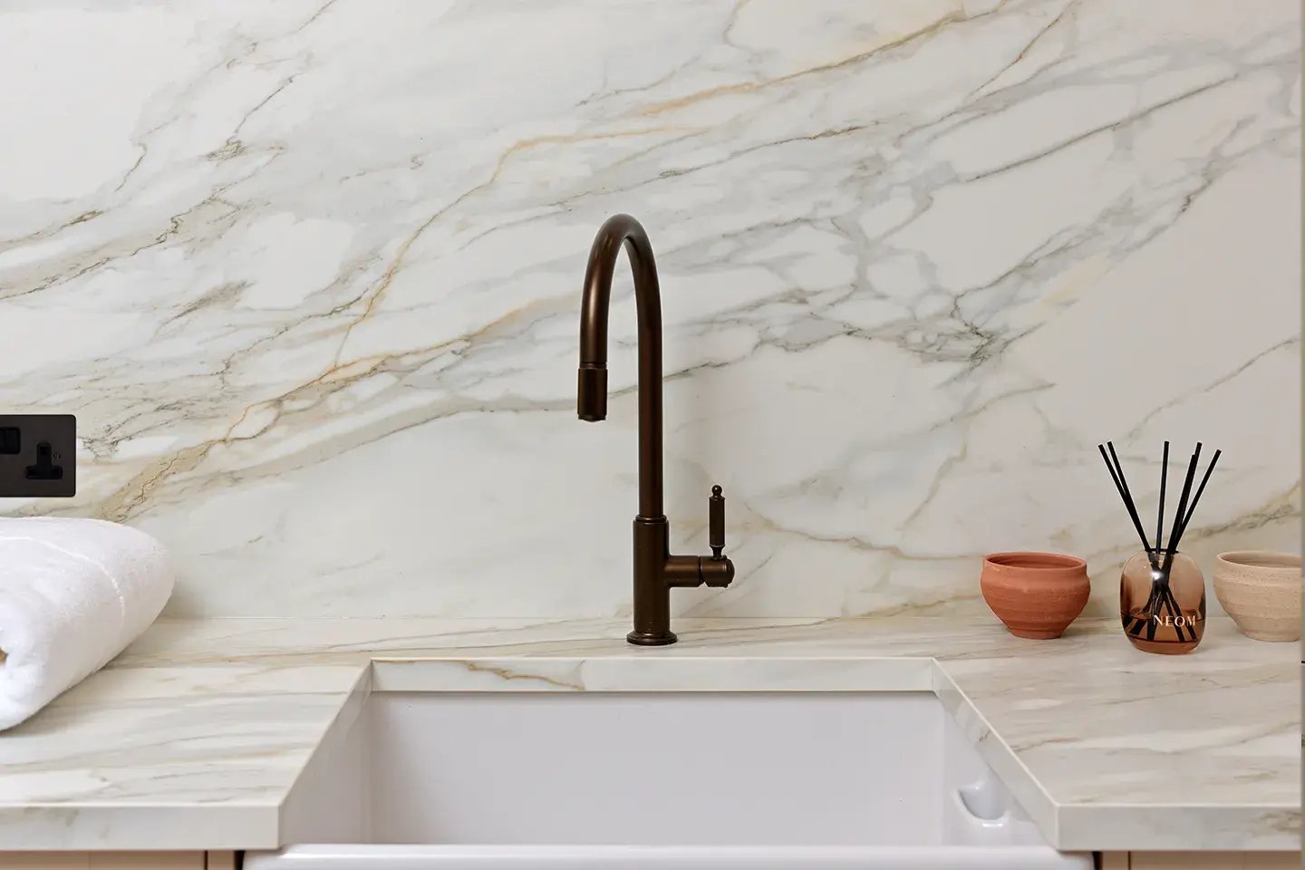 Close-up of Caesarstone Mirabel porcelain worktops and splashback