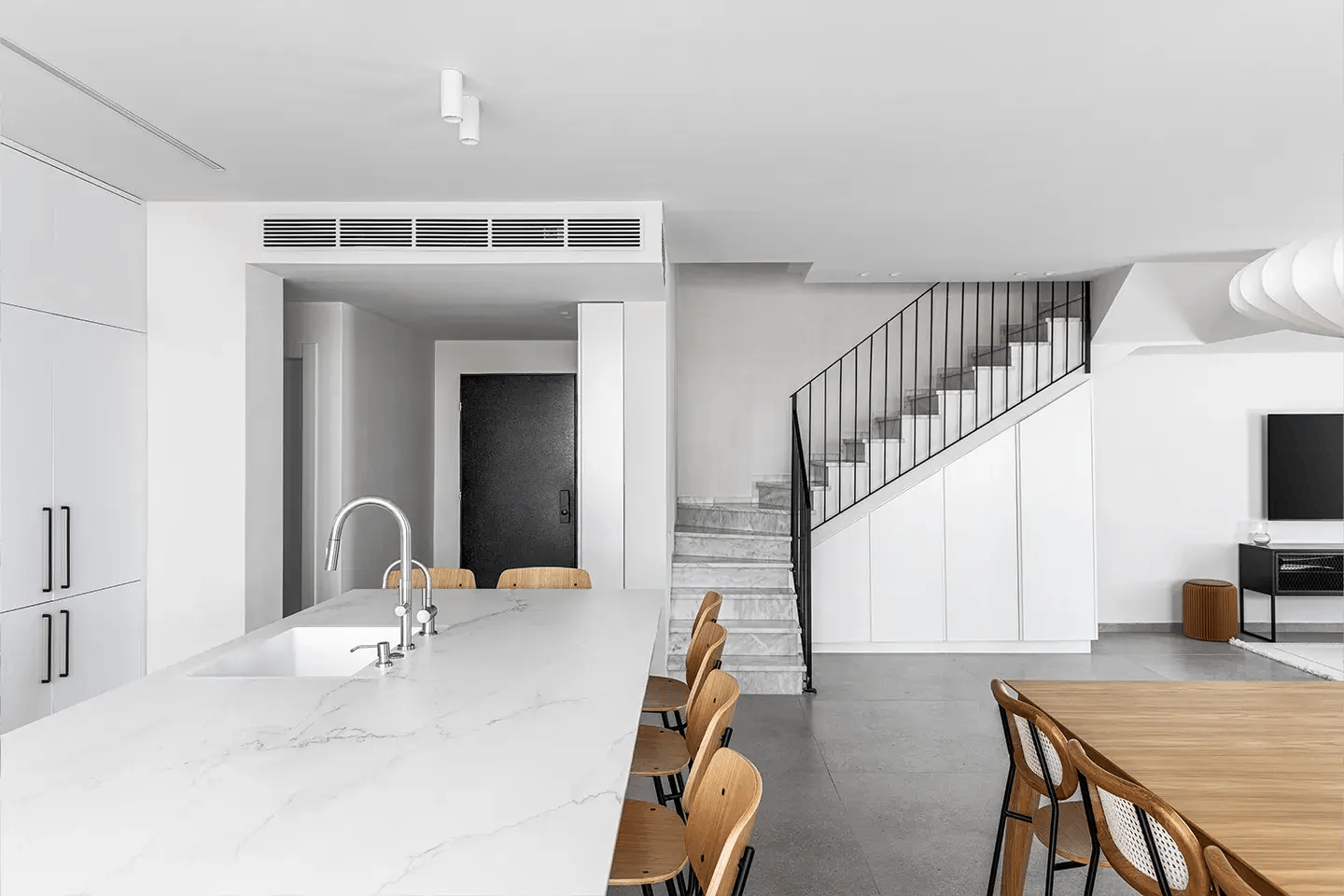 Close-up of Caesarstone 501 Snowdrift in a modern family home