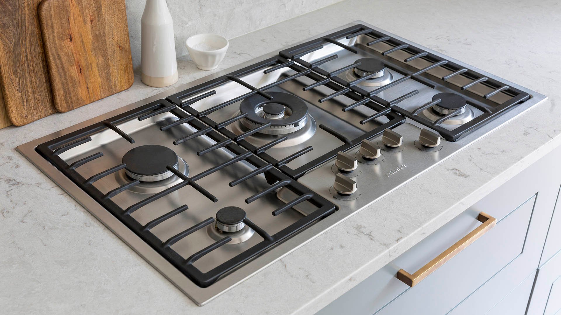 Miele hob on Caesarstone Bianco Drift kitchen island