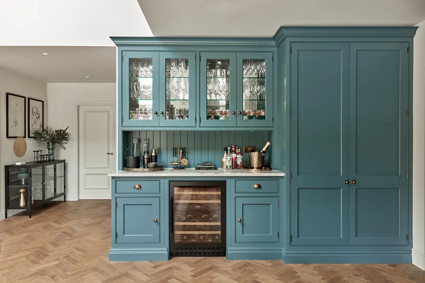 Tom Howley kitchen with Caesarstone Moorland Fog worktops