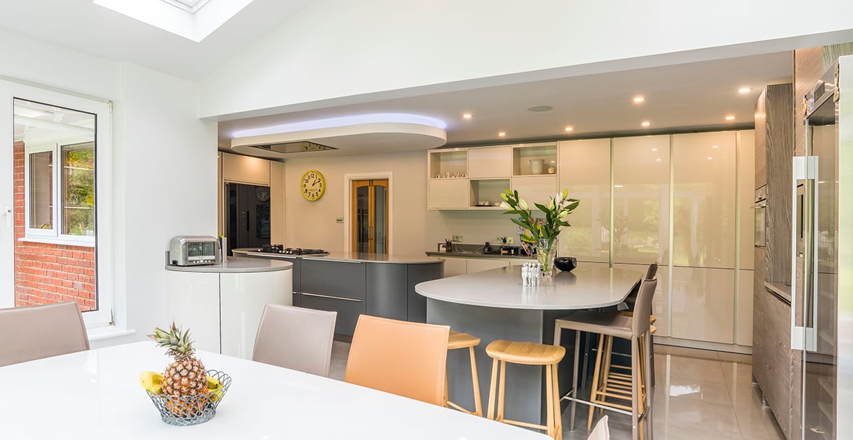 oxted kitchen with breakfast bar