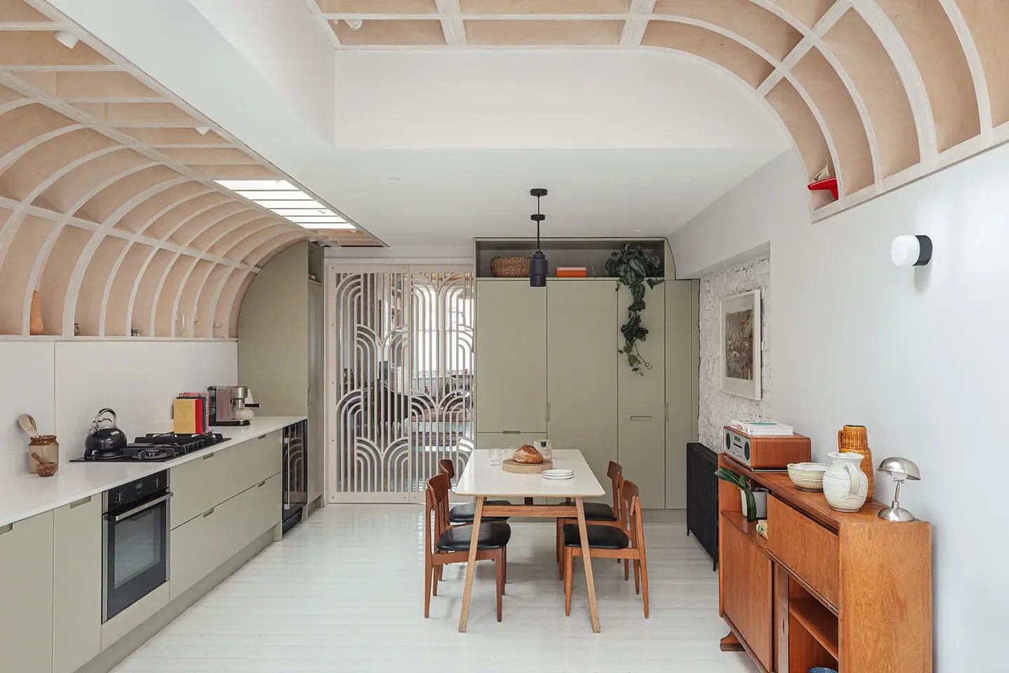 roar-architects-vauled-ceiling-frosty-carrina-03