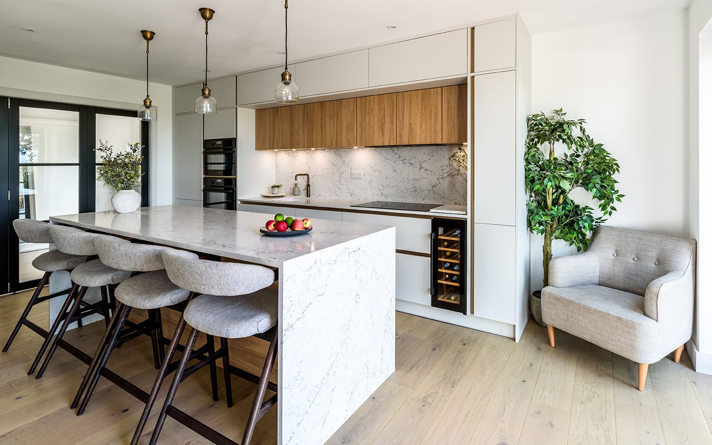 Making a statement in a contemporary kitchen with Caesarstone