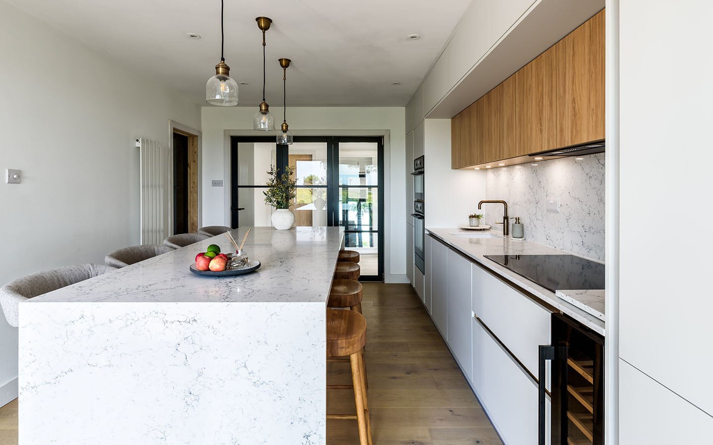 Making a statement in a contemporary kitchen with Caesarstone