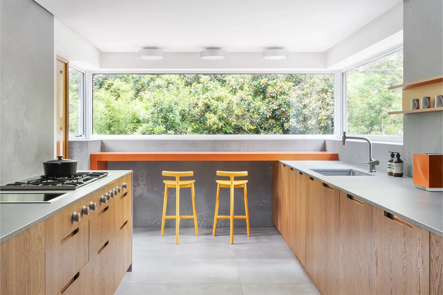 Contemporary kitchen using Caesarstone 4033 Rugged concrete