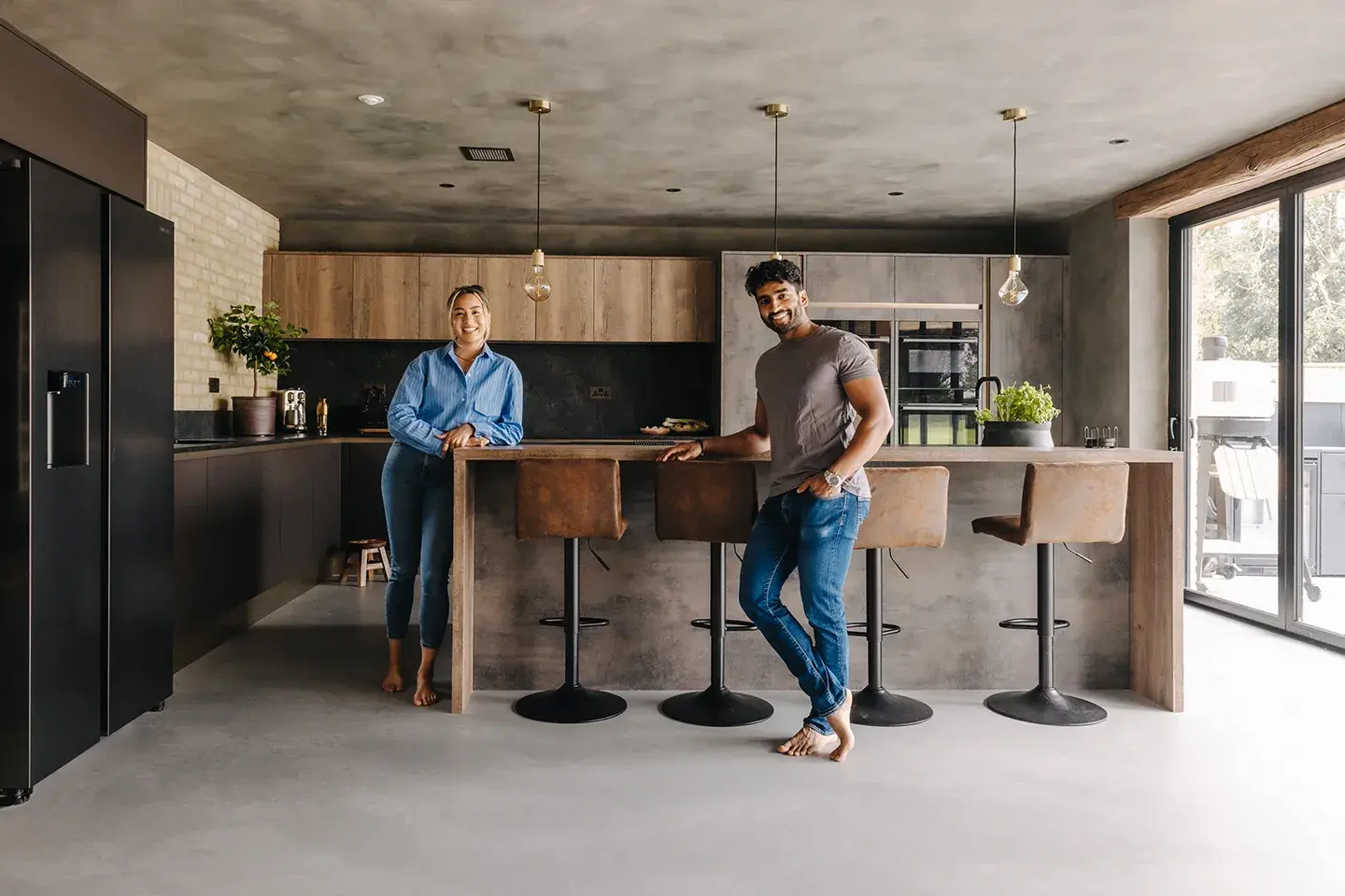 Modern kitchen featuring Caesarstone Darcrest kitchen worktops