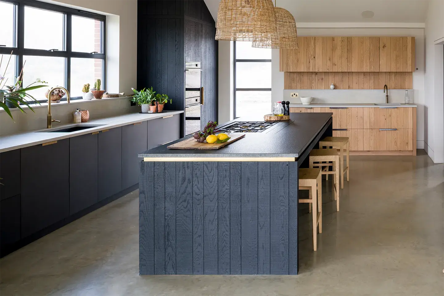 Caesarstone Primordia quartz worktops in a large kitchen