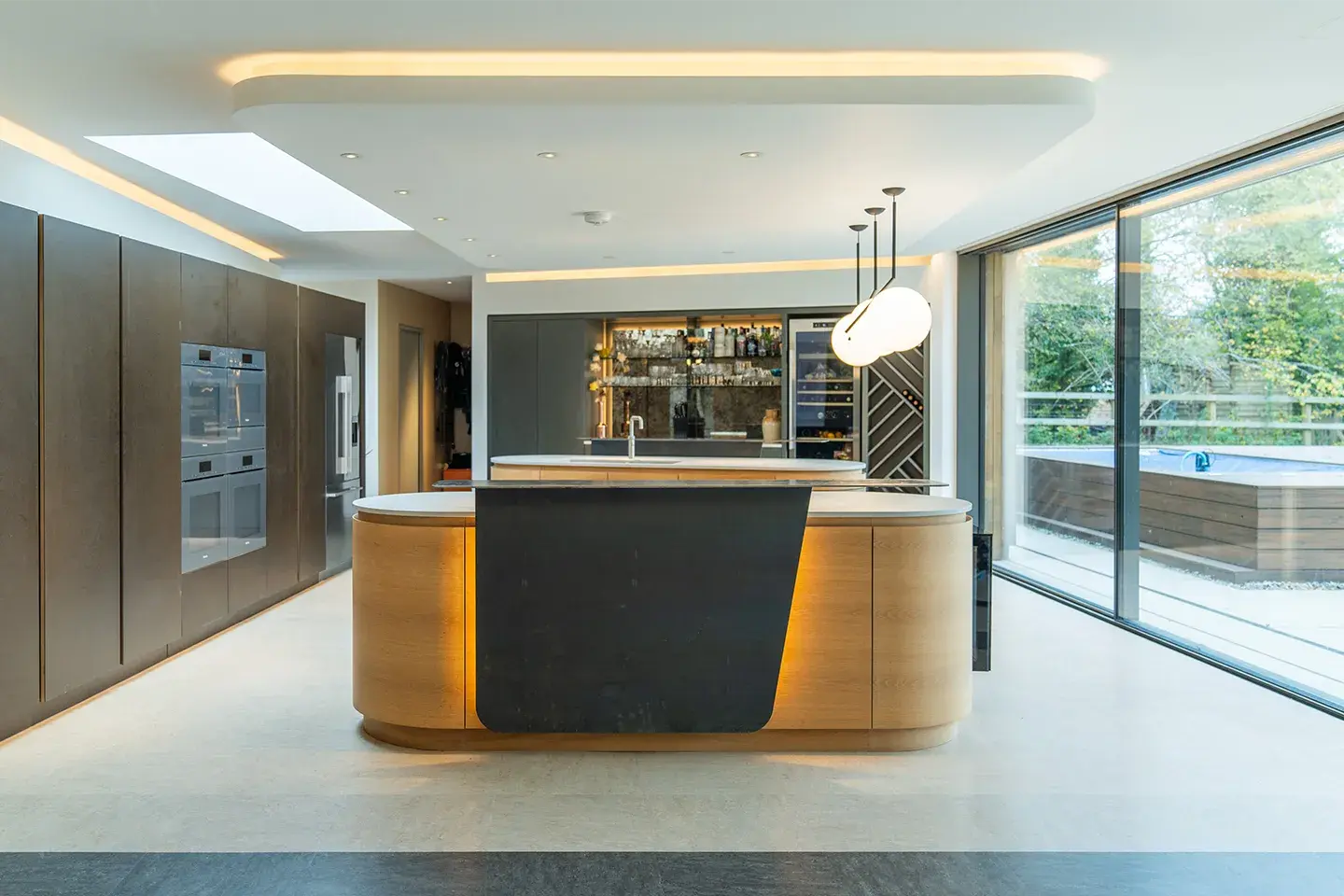 Caesarstone sustainable Airy Concrete kitchen worktop surfaces in a modern kitchen