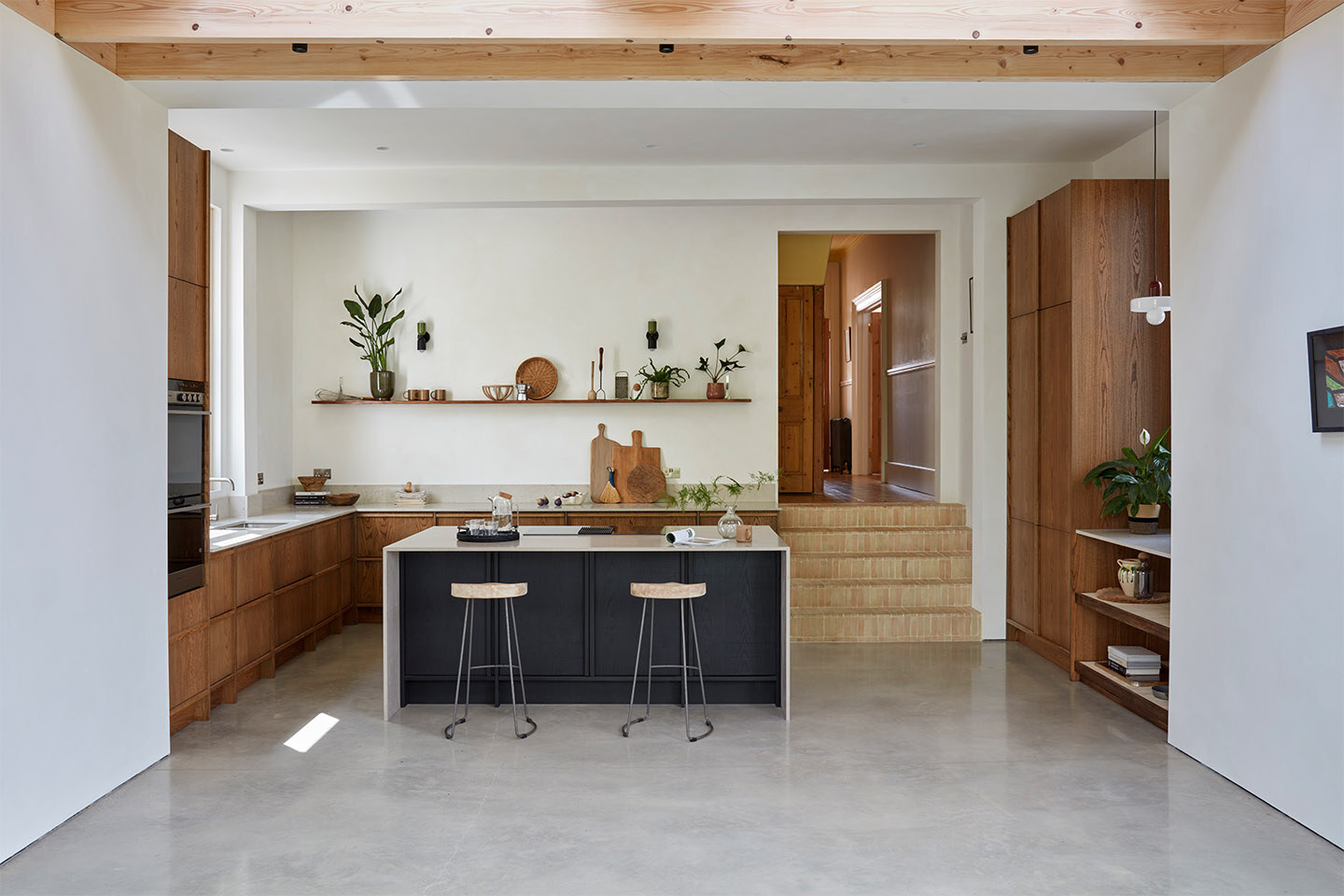 Caesarstone Taj Royale kitchen worktops and a Caesarstone Shitake kitchen island